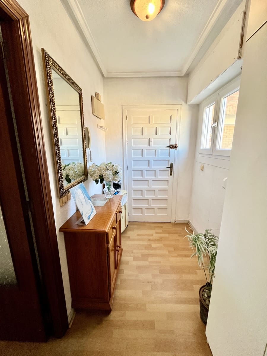 1 bedroom Penthouse for sale in Torrevieja with pool - € 115,000 (Ref: 9758109)