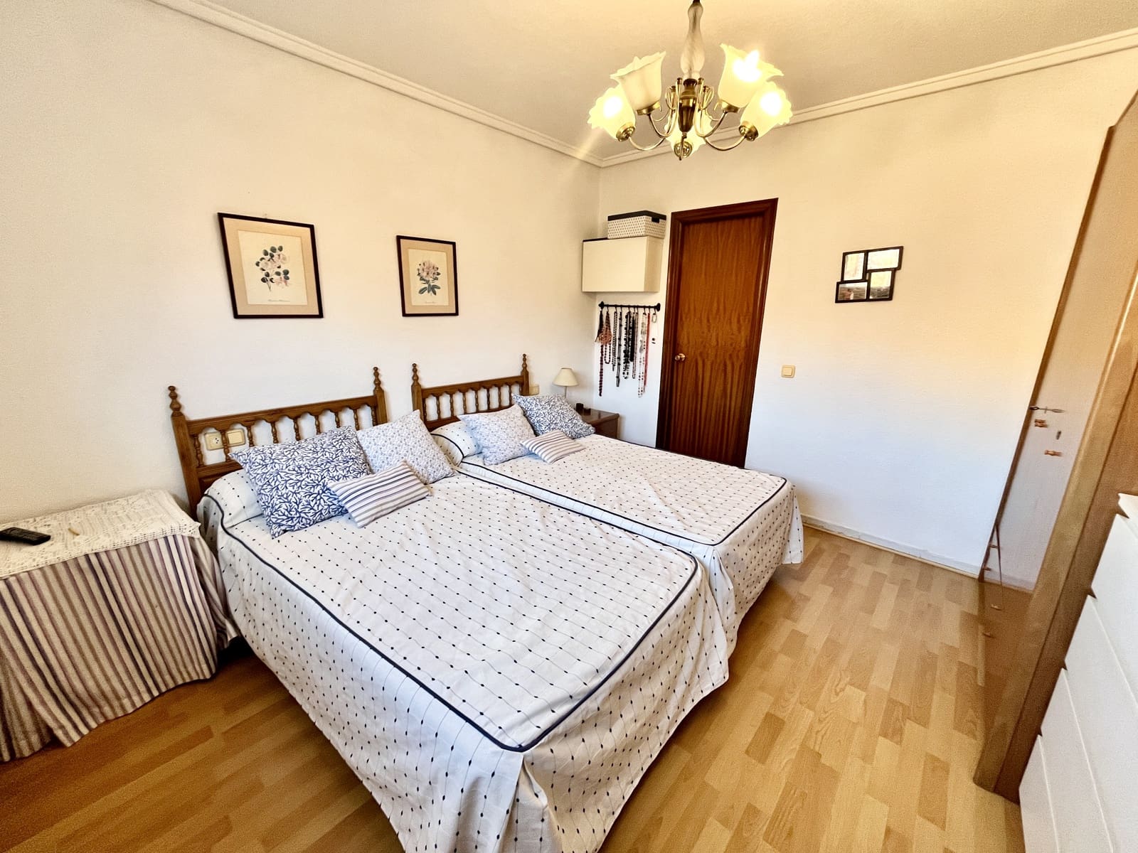 1 bedroom Penthouse for sale in Torrevieja with pool - € 115,000 (Ref: 9758109)