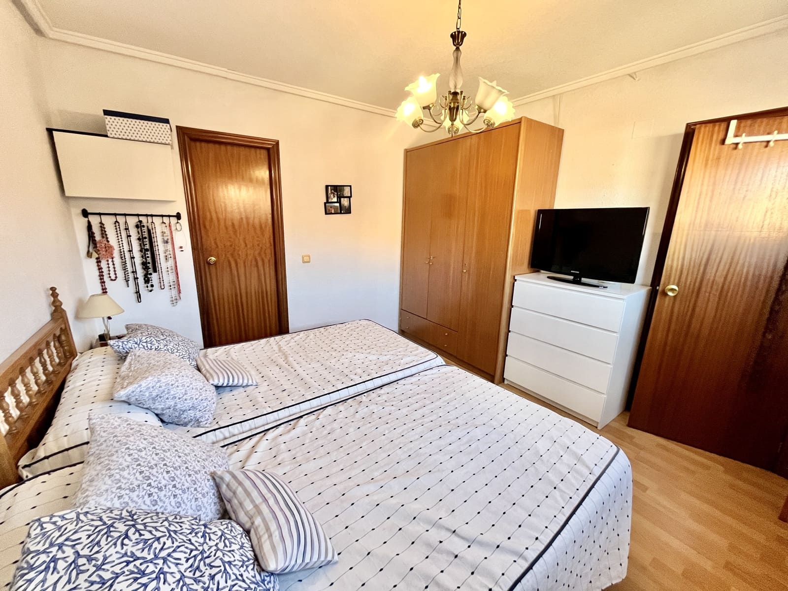 1 bedroom Penthouse for sale in Torrevieja with pool - € 115,000 (Ref: 9758109)