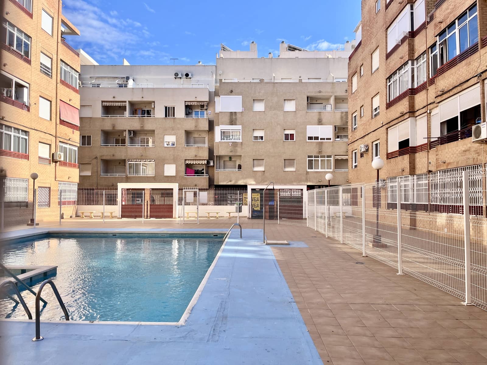 1 bedroom Penthouse for sale in Torrevieja with pool - € 115,000 (Ref: 9758109)