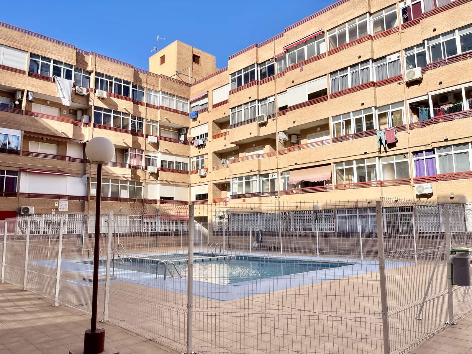 1 bedroom Penthouse for sale in Torrevieja with pool - € 115,000 (Ref: 9758109)