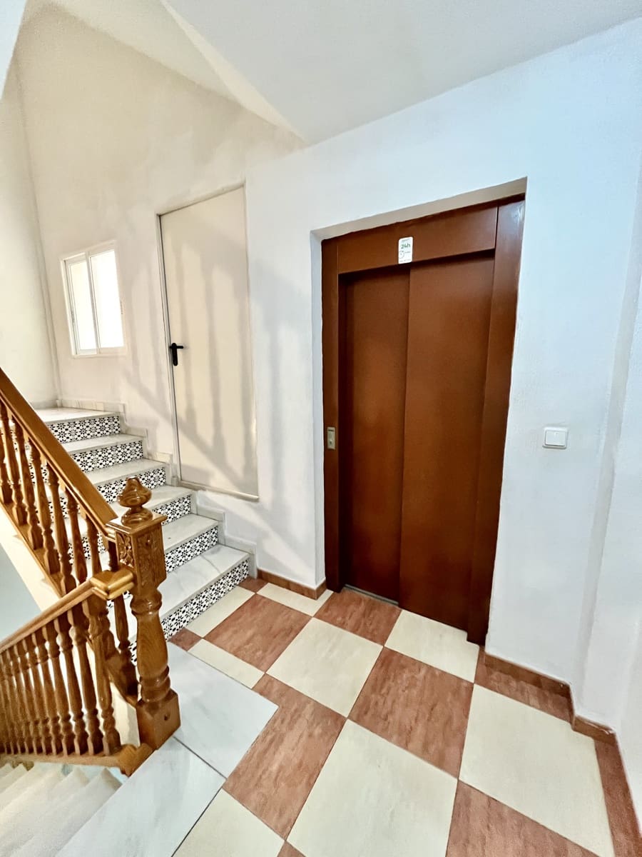 2 soverom Leilighet til salgs i Torrevieja med garasje - € 199 990 (Ref: 9802752)