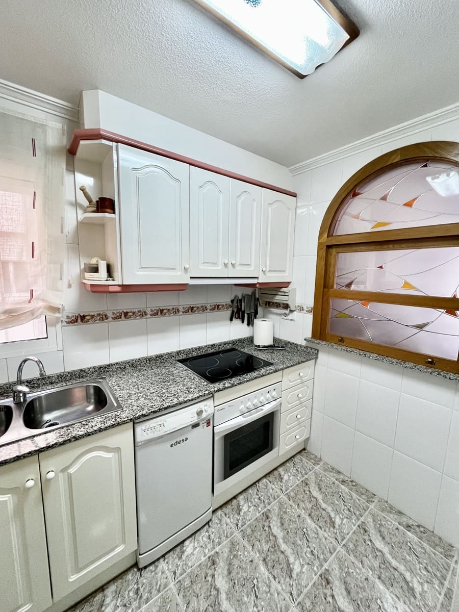 2 soverom Leilighet til salgs i Torrevieja med garasje - € 199 990 (Ref: 9802752)