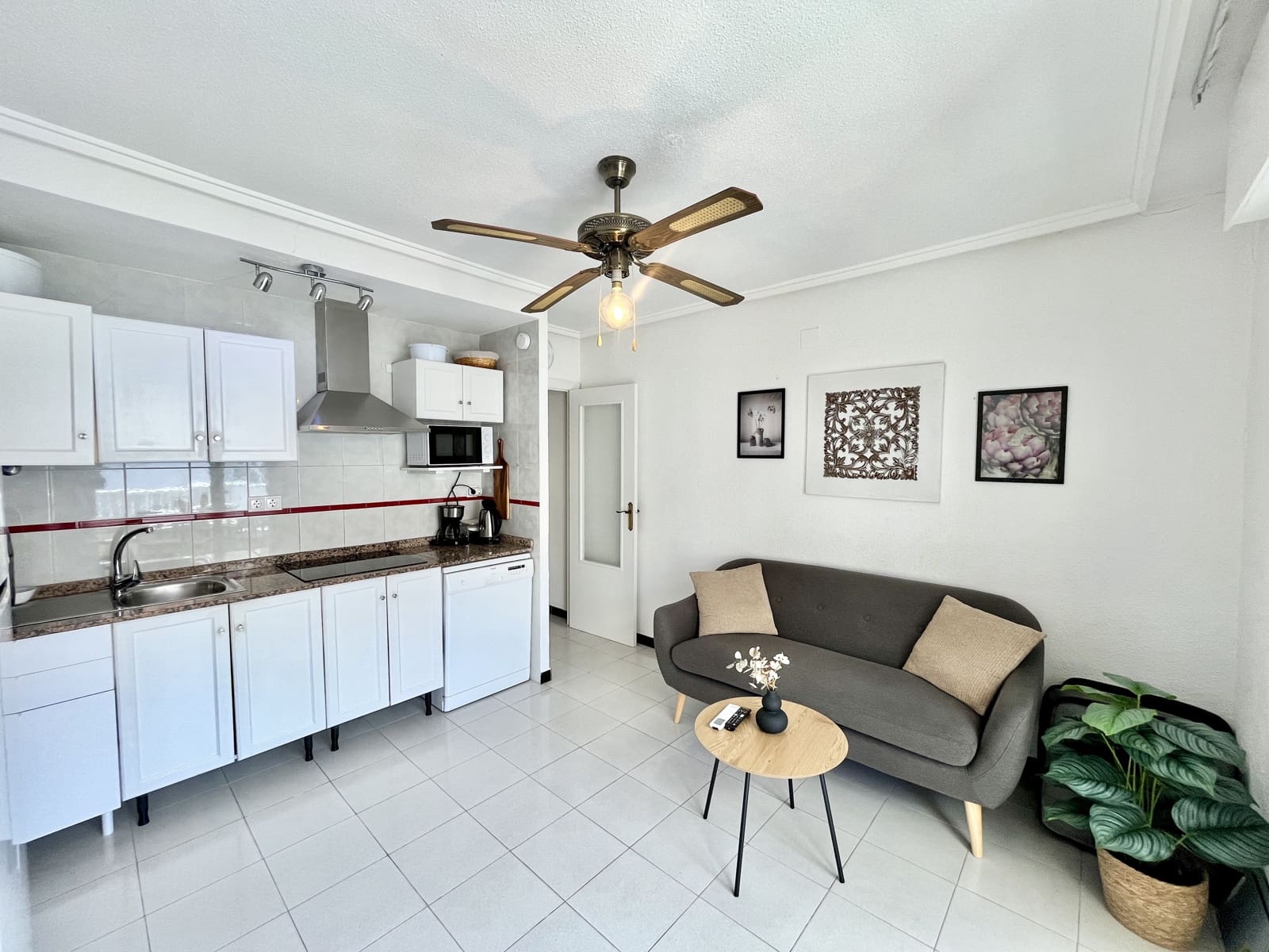 2 slaapkamer Penthouse te koop in Torrevieja met zwembad - € 139.000 (Ref: 9832926)