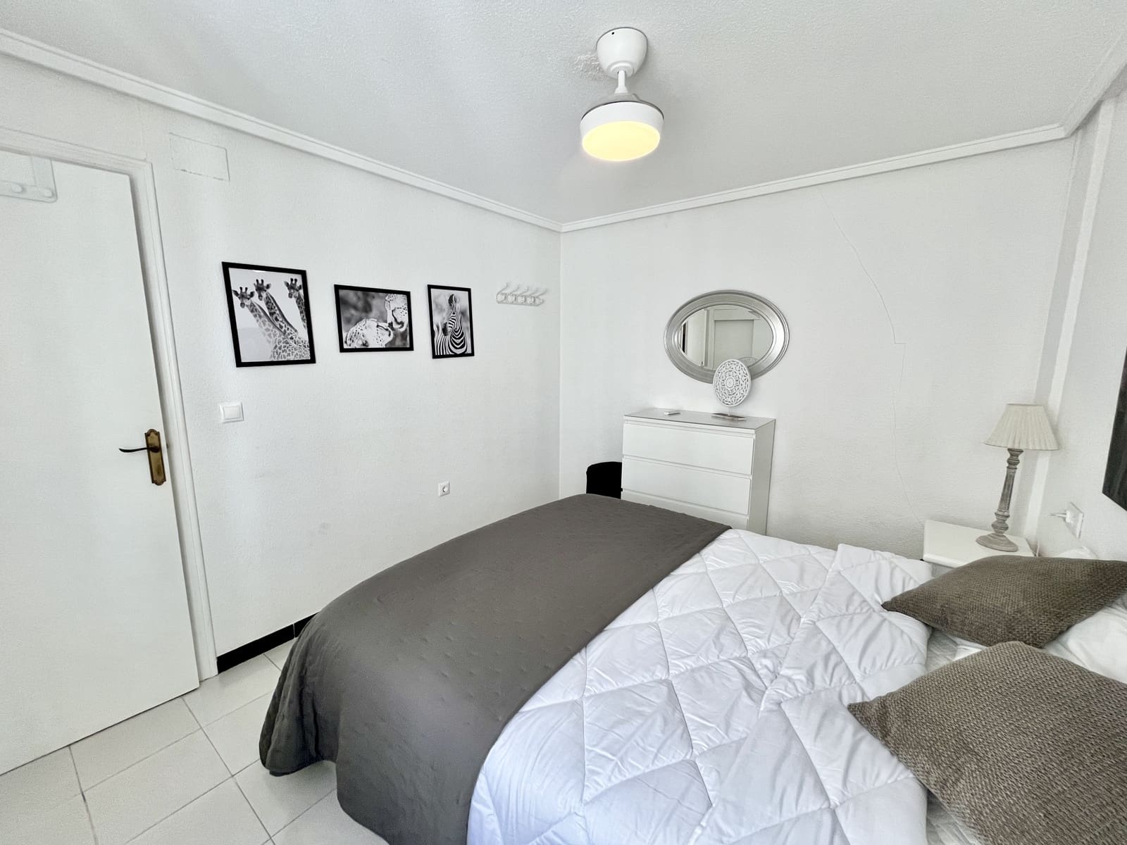 2 slaapkamer Penthouse te koop in Torrevieja met zwembad - € 139.000 (Ref: 9832926)