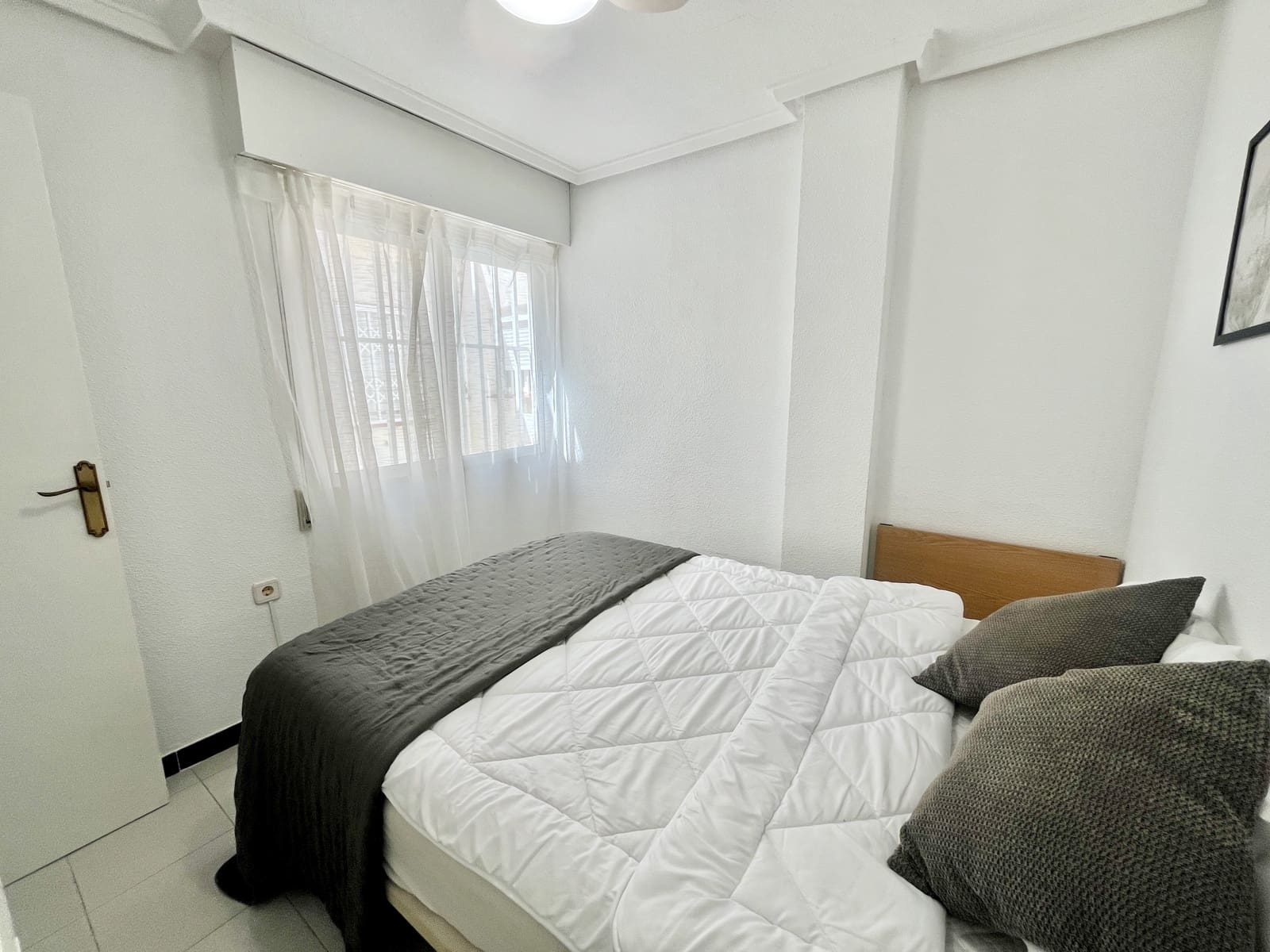 2 slaapkamer Penthouse te koop in Torrevieja met zwembad - € 139.000 (Ref: 9832926)