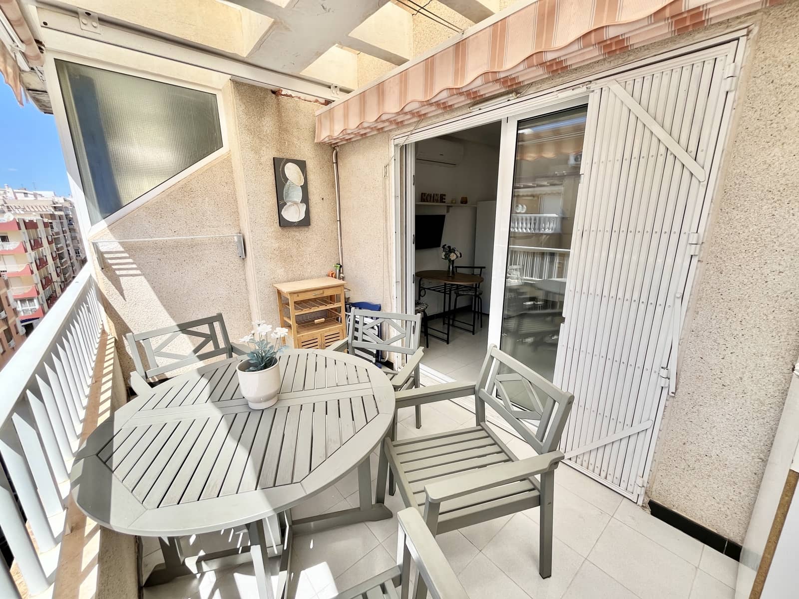 2 slaapkamer Penthouse te koop in Torrevieja met zwembad - € 139.000 (Ref: 9832926)