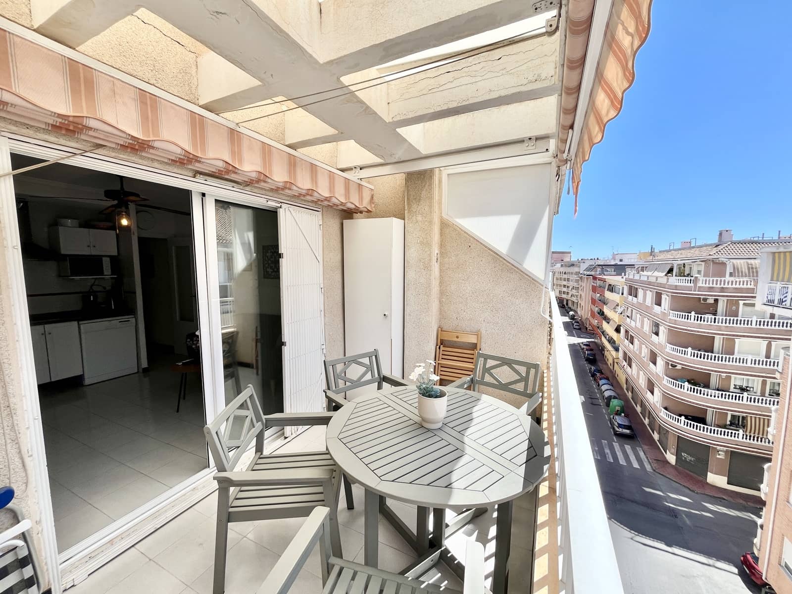 2 slaapkamer Penthouse te koop in Torrevieja met zwembad - € 139.000 (Ref: 9832926)