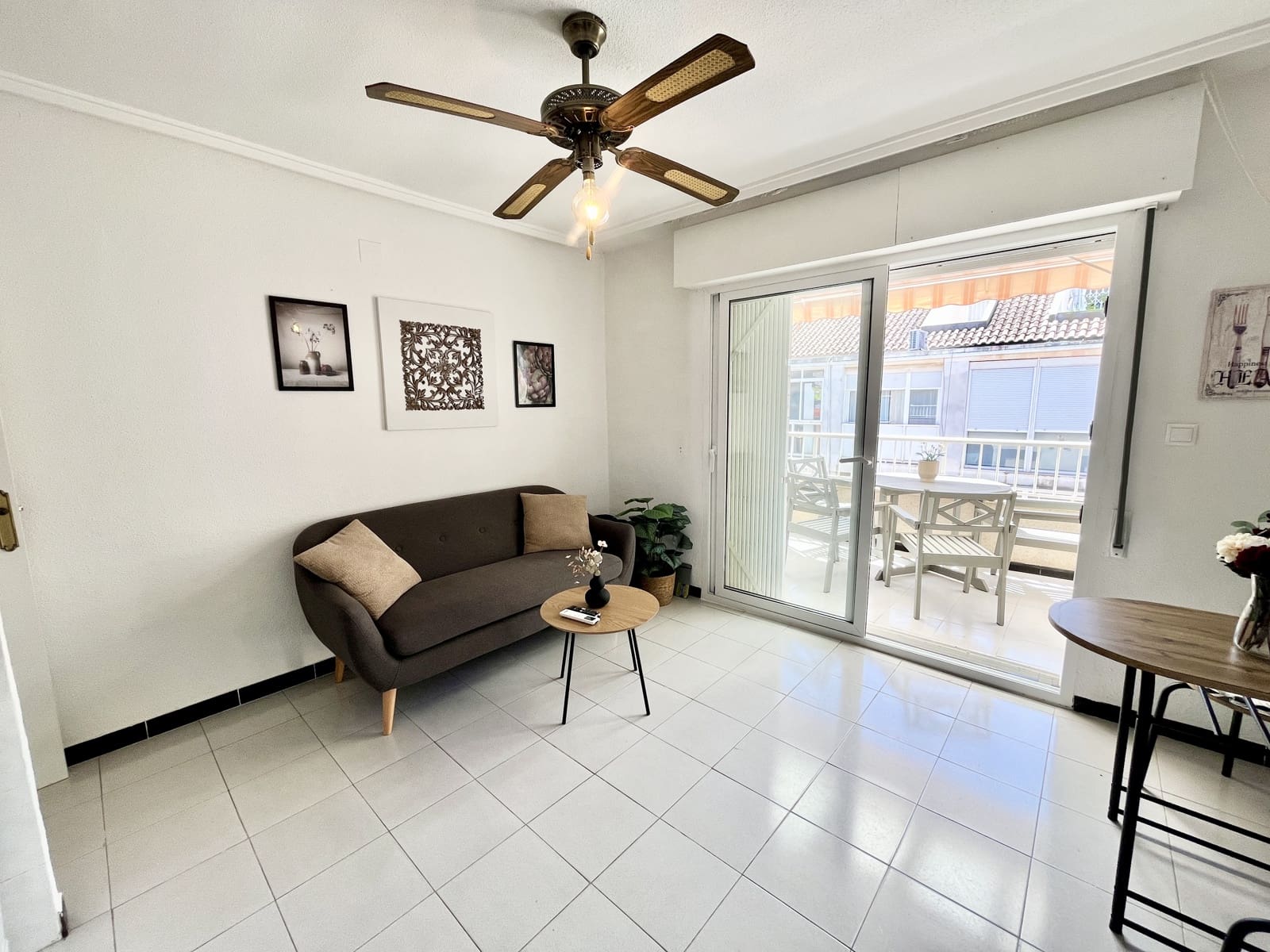 2 slaapkamer Penthouse te koop in Torrevieja met zwembad - € 139.000 (Ref: 9832926)