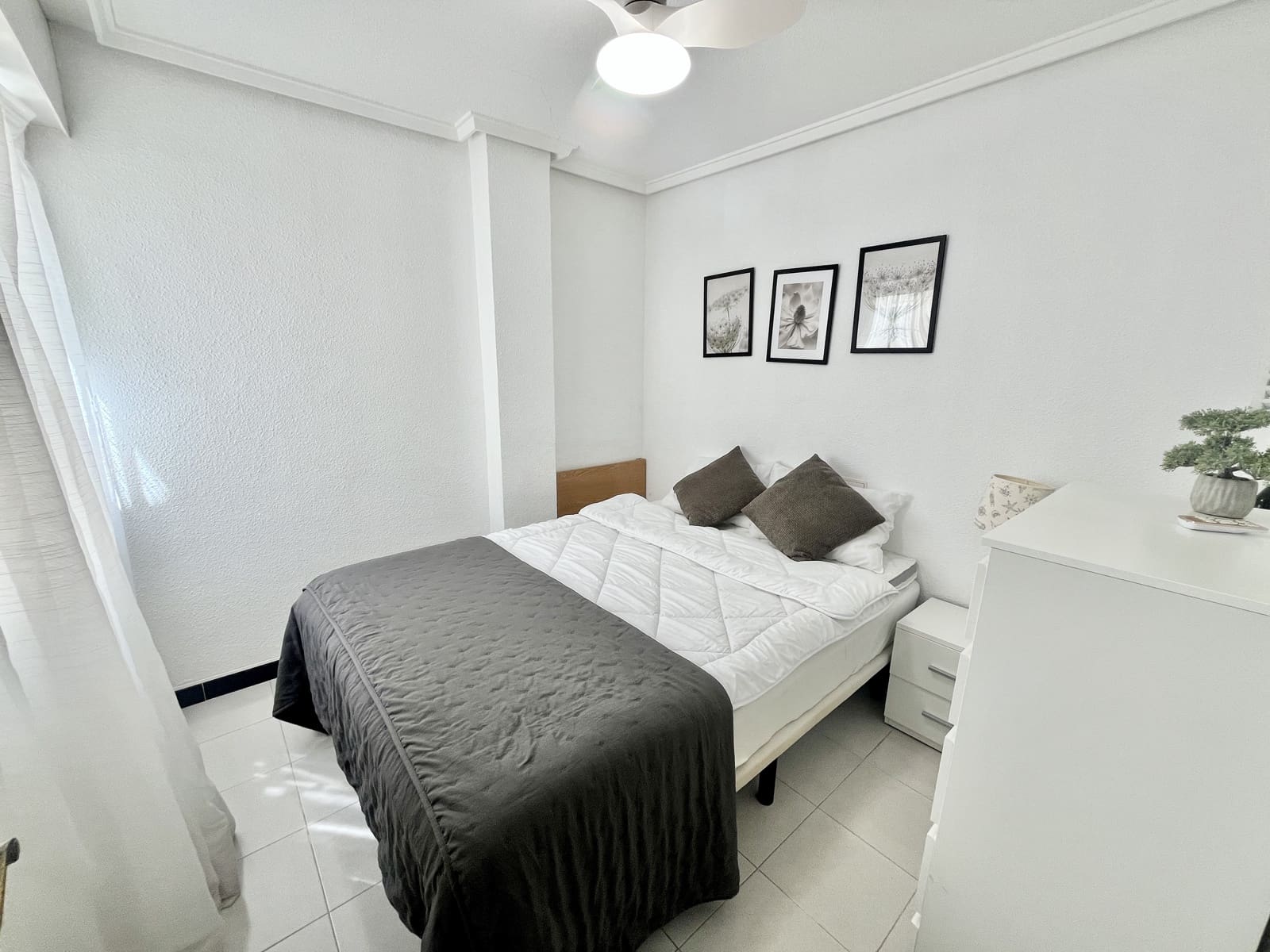 2 slaapkamer Penthouse te koop in Torrevieja met zwembad - € 139.000 (Ref: 9832926)