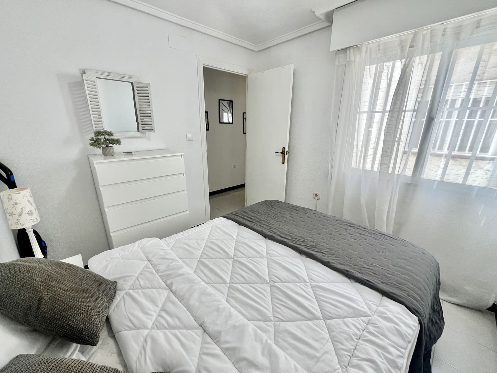 2 slaapkamer Penthouse te koop in Torrevieja met zwembad - € 139.000 (Ref: 9832926)