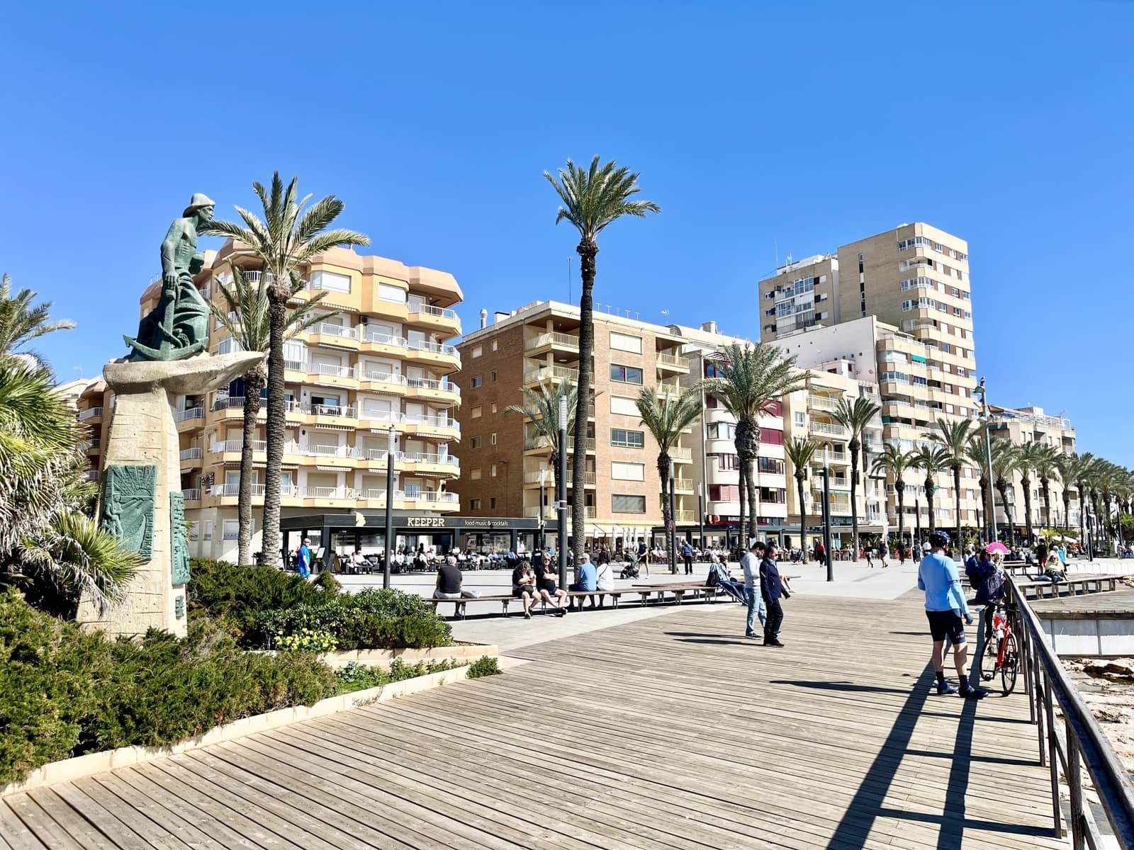 2 slaapkamer Penthouse te koop in Torrevieja met zwembad - € 139.000 (Ref: 9832926)