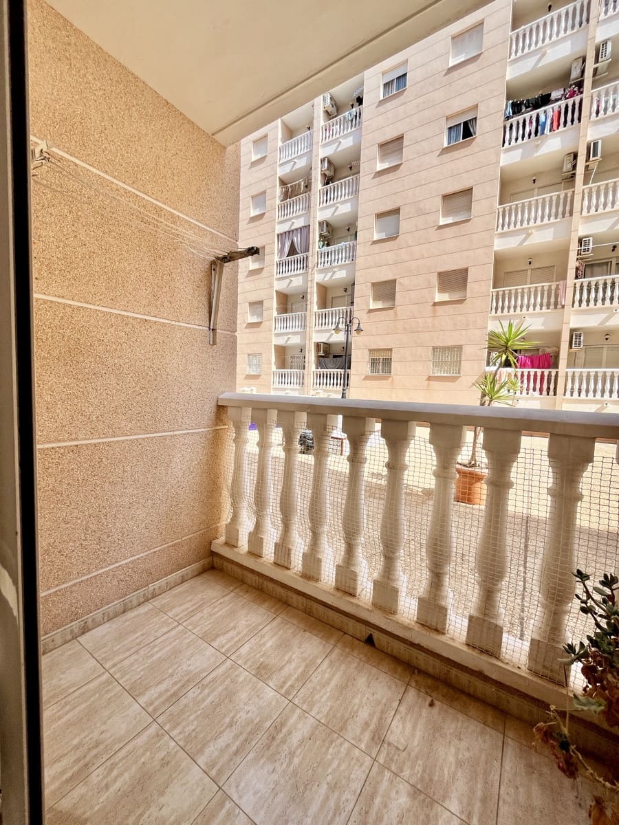 2 slaapkamer Flat te koop in Torrevieja met zwembad garage - € 139.900 (Ref: 9932069)