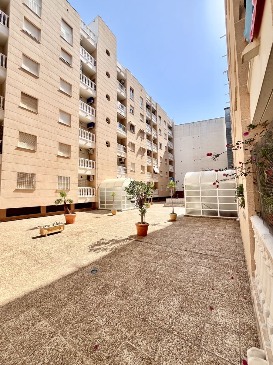 2 slaapkamer Flat te koop in Torrevieja met zwembad garage - € 139.900 (Ref: 9932069)