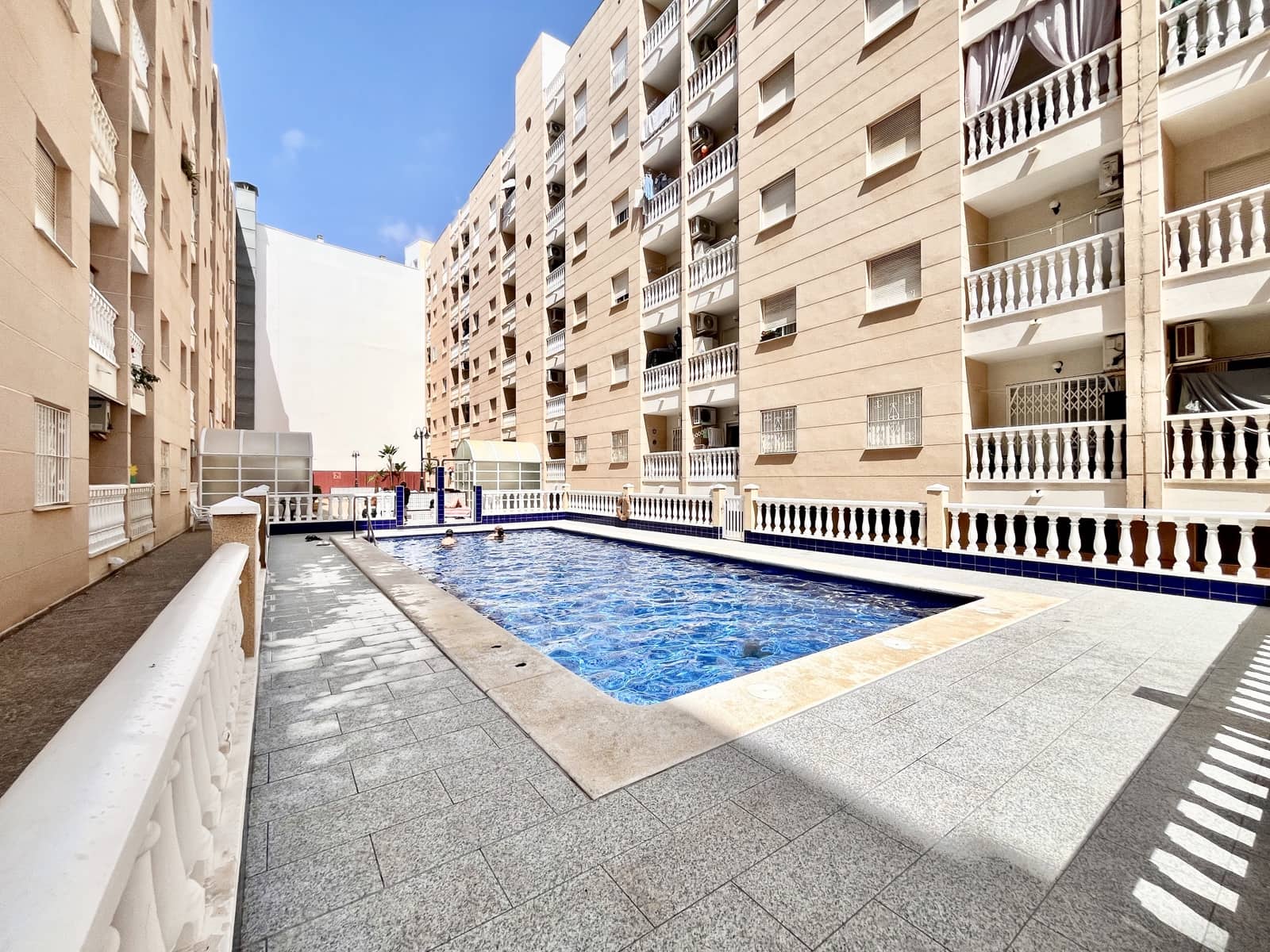 2 slaapkamer Flat te koop in Torrevieja met zwembad garage - € 139.900 (Ref: 9932069)