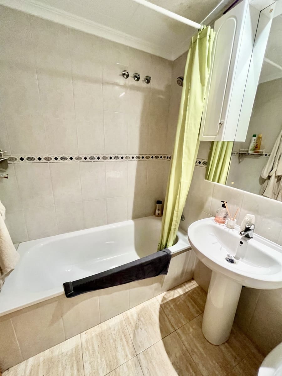 2 slaapkamer Flat te koop in Torrevieja met zwembad garage - € 139.900 (Ref: 9932069)