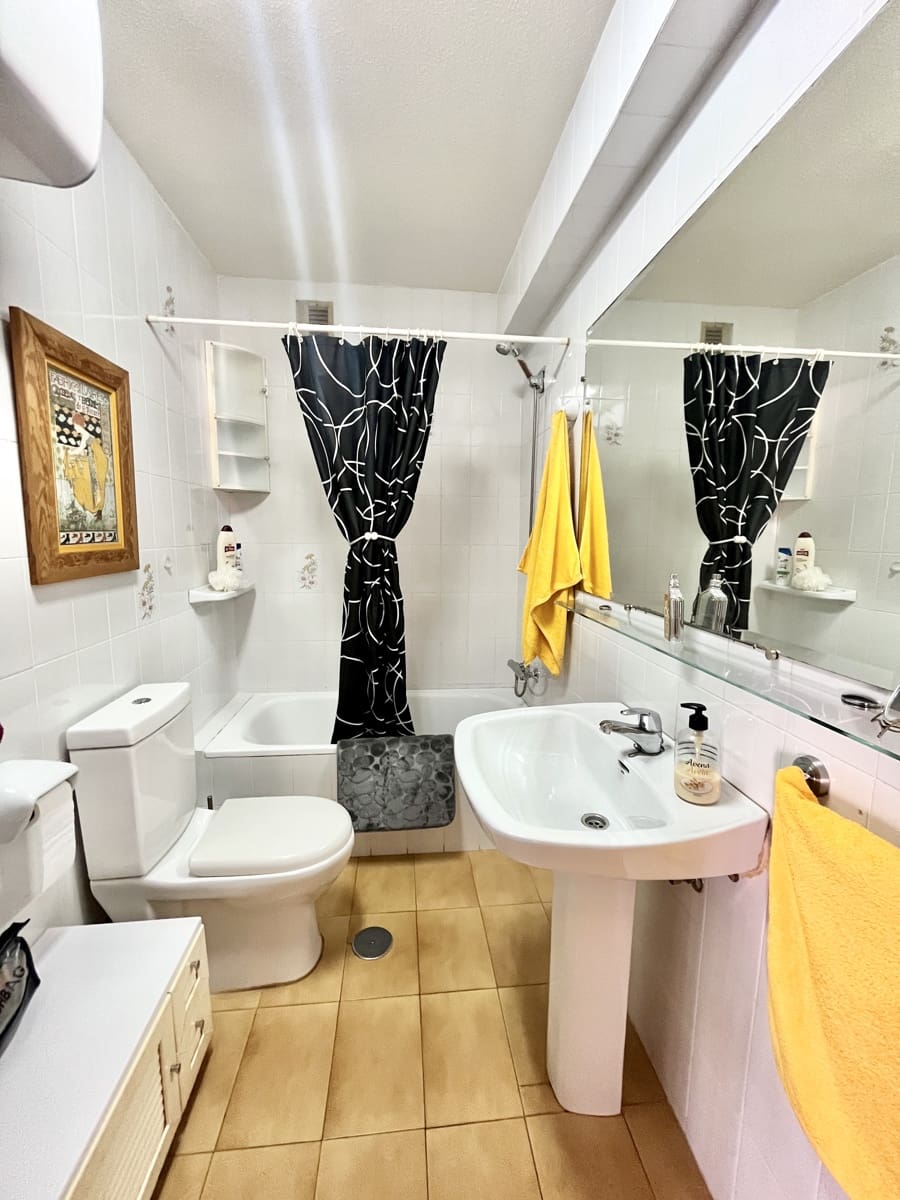 Ático de 2 habitaciones en Torrevieja en venta - 157.000 € (Ref: 9932245)