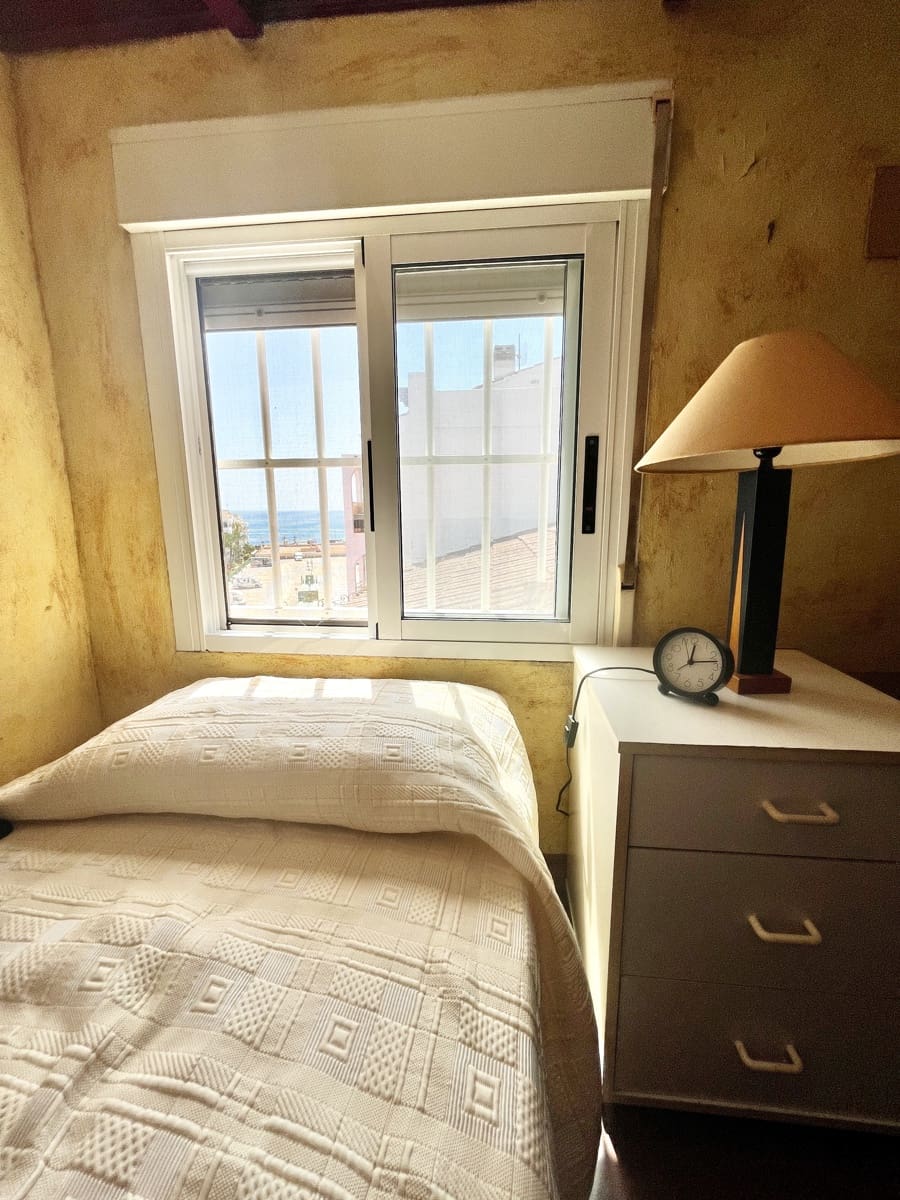 Ático de 2 habitaciones en Torrevieja en venta - 157.000 € (Ref: 9932245)