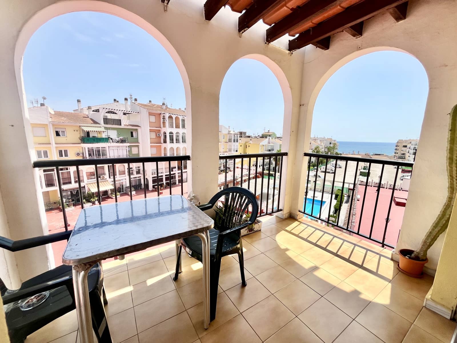 Ático de 2 habitaciones en Torrevieja en venta - 157.000 € (Ref: 9932245)