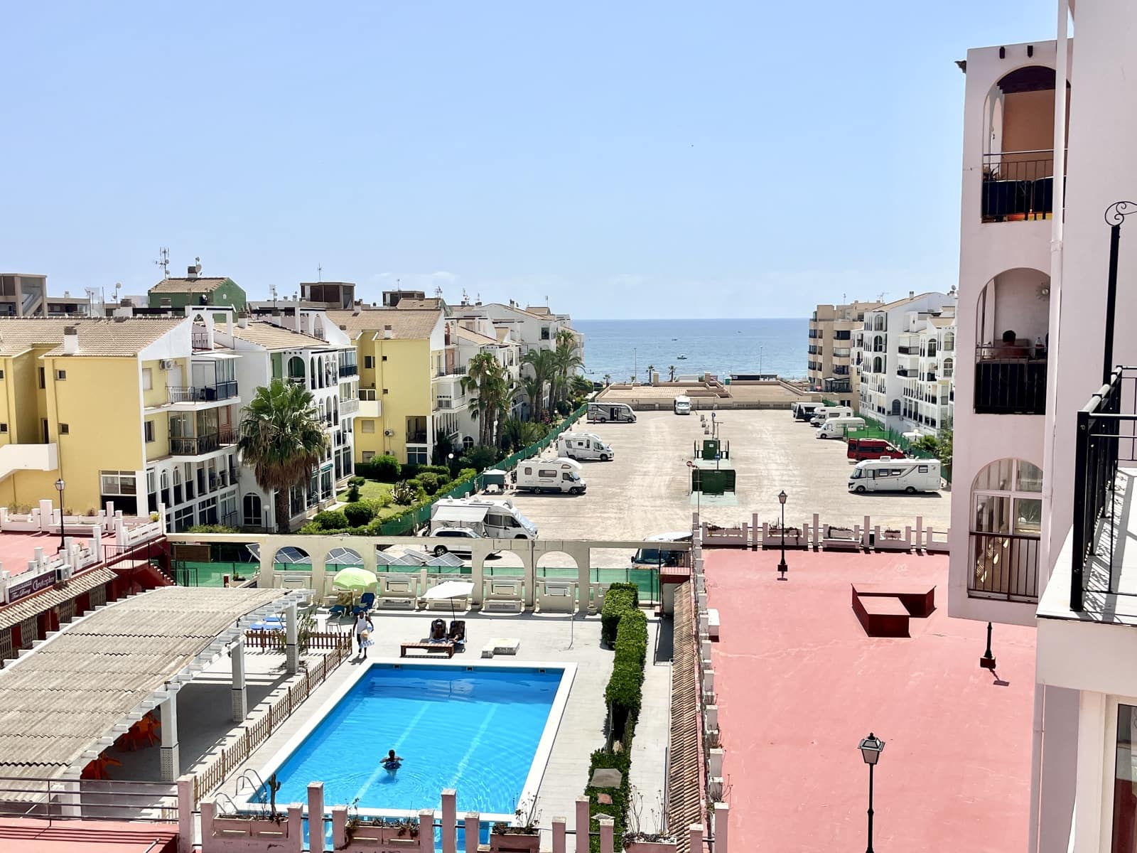 Ático de 2 habitaciones en Torrevieja en venta - 157.000 € (Ref: 9932245)