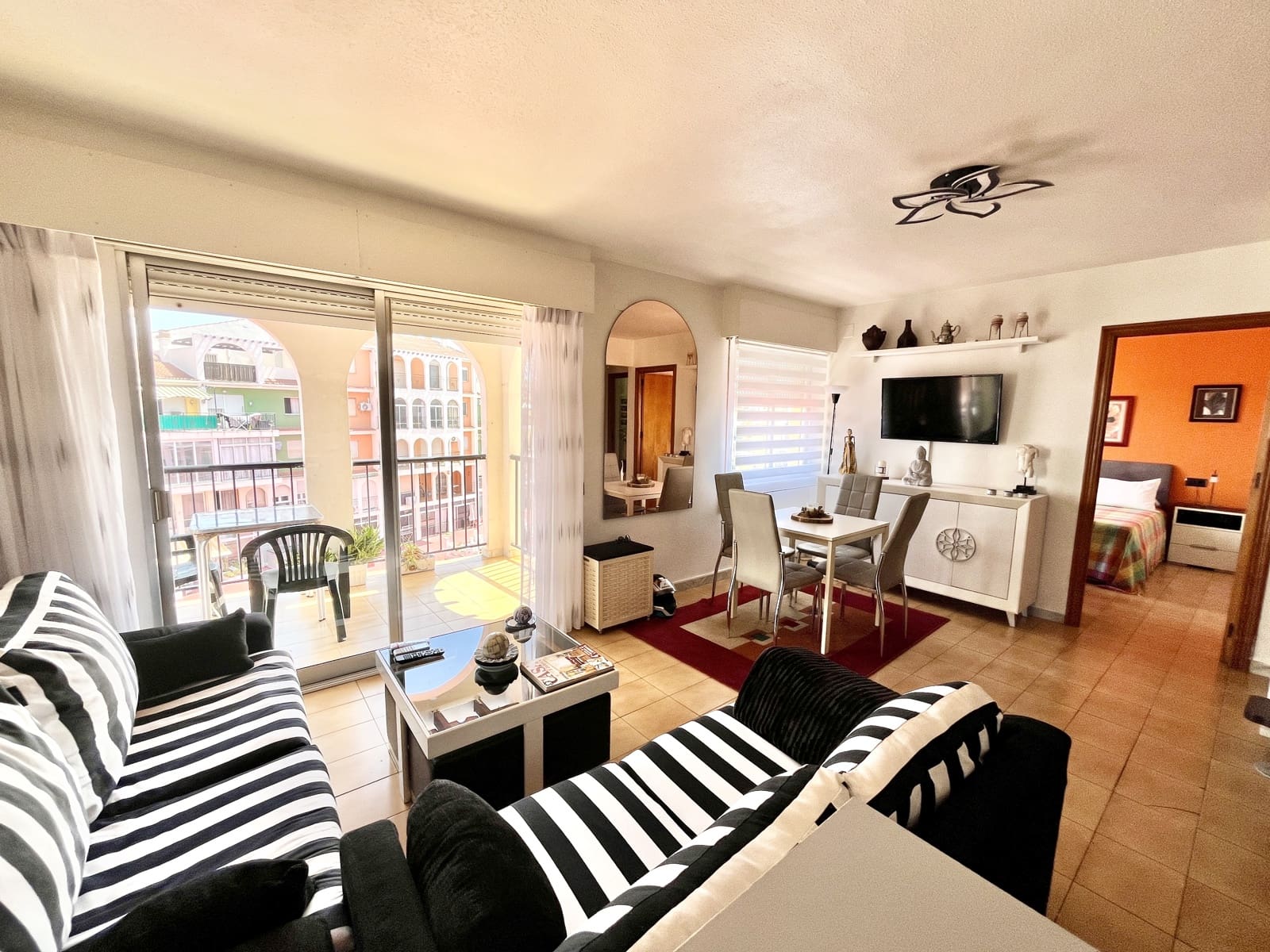 Ático de 2 habitaciones en Torrevieja en venta - 157.000 € (Ref: 9932245)