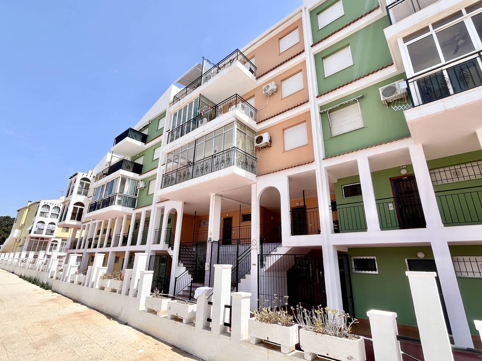 Ático de 2 habitaciones en Torrevieja en venta - 157.000 € (Ref: 9932245)