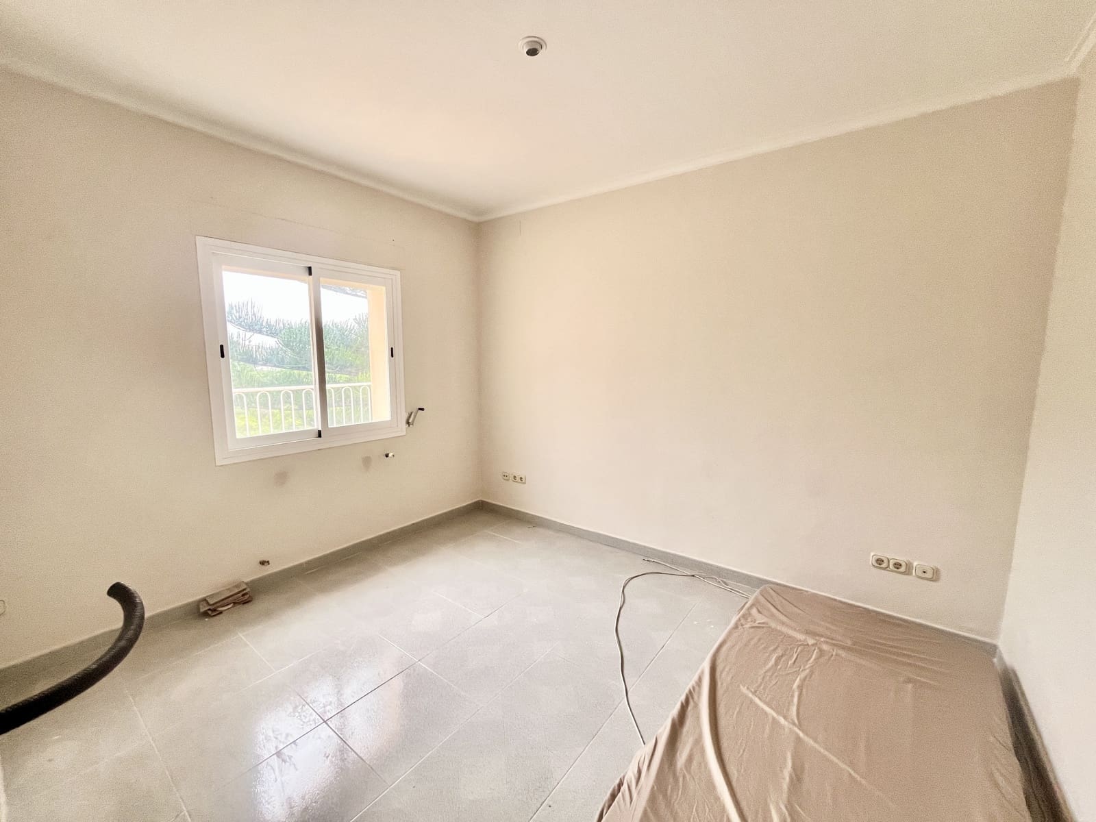 5 Zimmer Villa zu verkaufen in Rafol de Almunia mit Pool Garage - 599.000 € (Ref: 9934849)