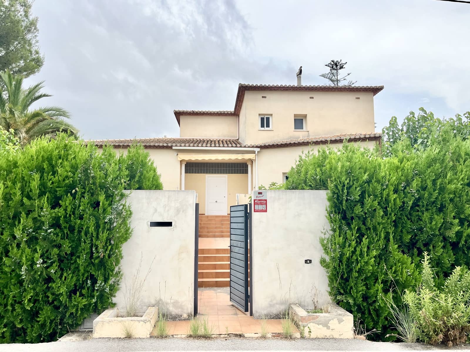 5 Zimmer Villa zu verkaufen in Rafol de Almunia mit Pool Garage - 599.000 € (Ref: 9934849)
