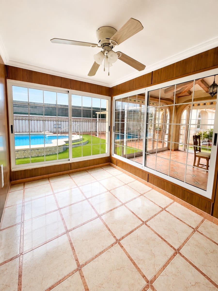 4 slaapkamer Villa te koop in Torrevieja met zwembad garage - € 599.000 (Ref: 9997767)