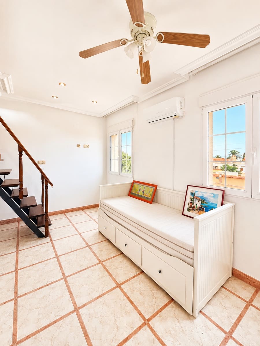 4 slaapkamer Villa te koop in Torrevieja met zwembad garage - € 599.000 (Ref: 9997767)