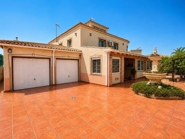 4 slaapkamer Villa te koop in El Chaparral, Torrevieja met zwembad garage - € 599.000 (Ref: 9997767)