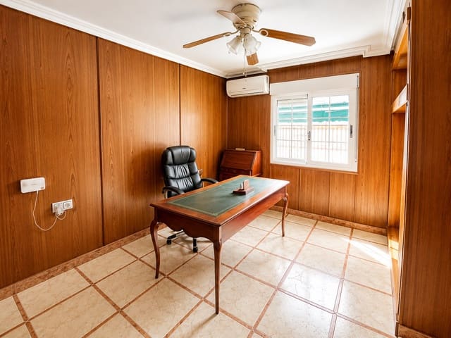 4 slaapkamer Villa te koop in El Chaparral, Torrevieja met zwembad garage - € 599.000 (Ref: 9997767)