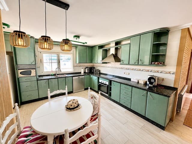 4 slaapkamer Villa te koop in El Chaparral, Torrevieja met zwembad garage - € 599.000 (Ref: 9997767)