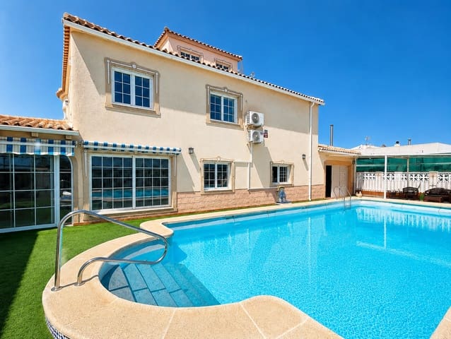 4 slaapkamer Villa te koop in El Chaparral, Torrevieja met zwembad garage - € 599.000 (Ref: 9997767)