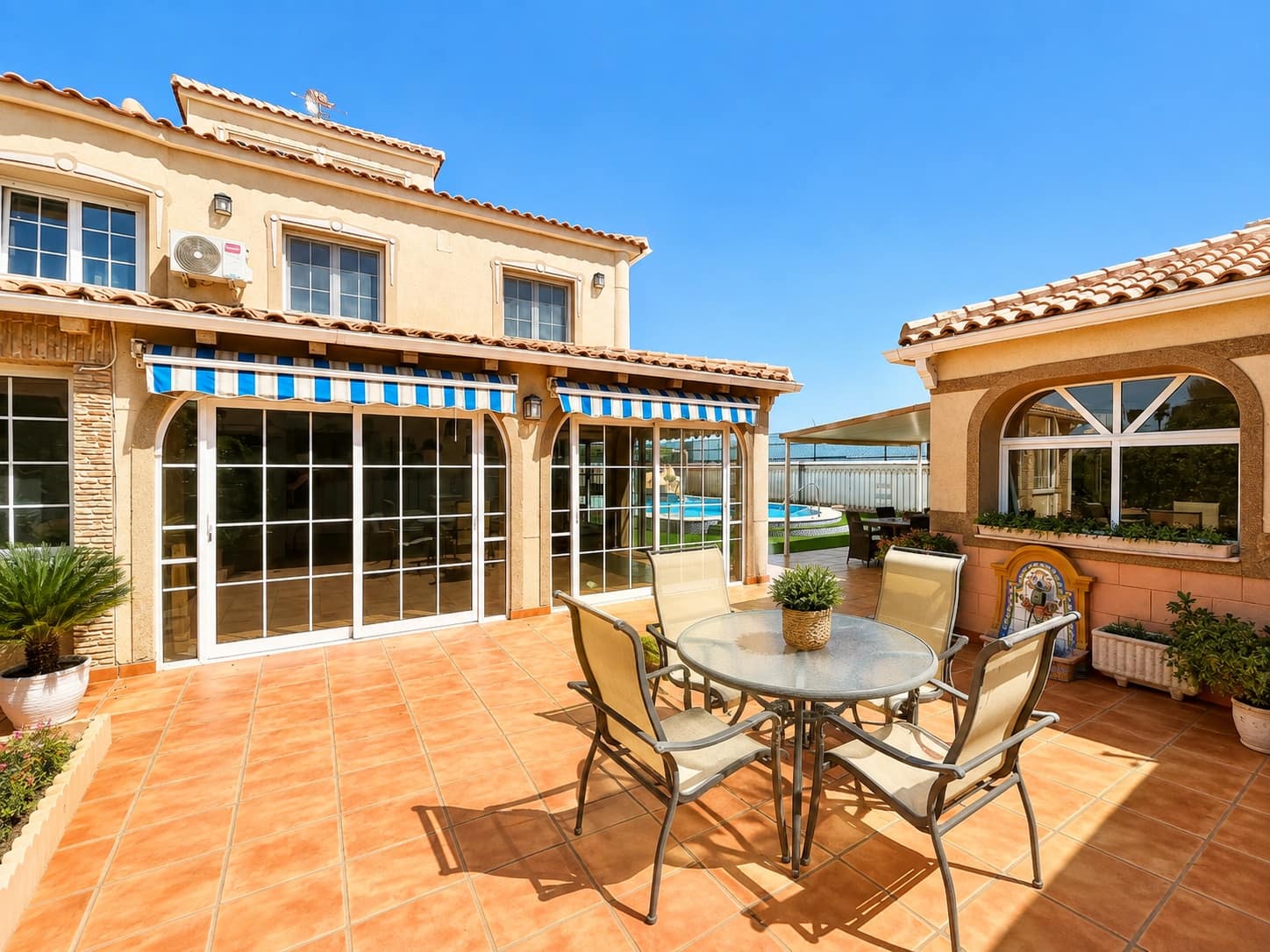 4 slaapkamer Villa te koop in Torrevieja met zwembad garage - € 599.000 (Ref: 9997767)