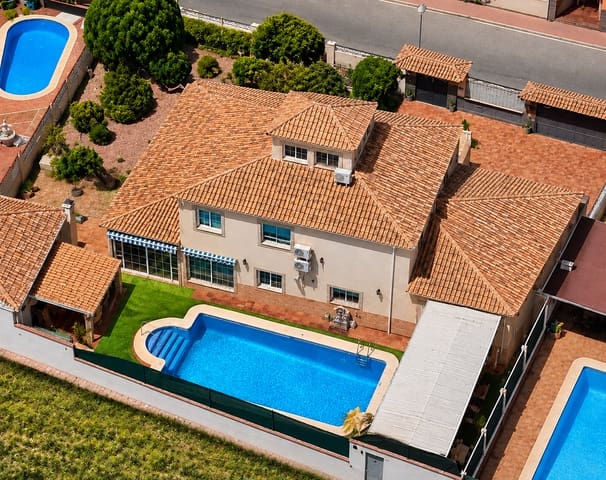 4 slaapkamer Villa te koop in El Chaparral, Torrevieja met zwembad garage - € 599.000 (Ref: 9997767)