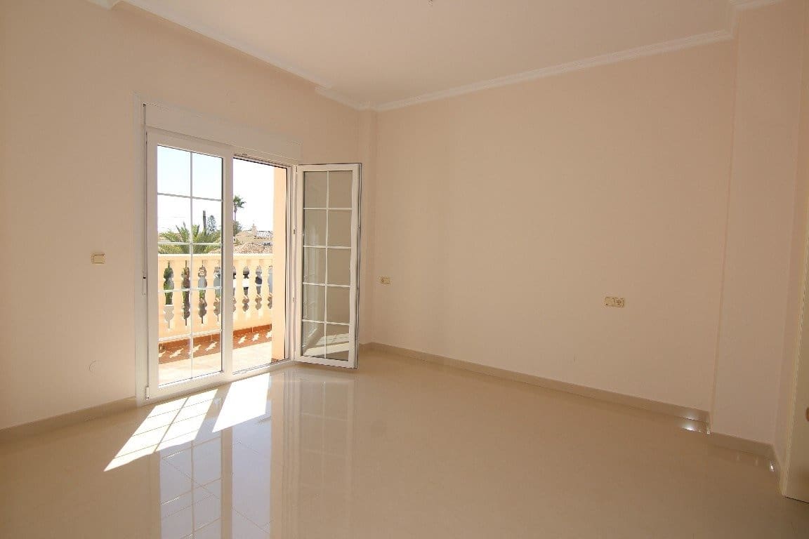 5 soveværelse Villa til salg i Cabo Roig med swimmingpool garage - € 910.000 (Ref: 7937576)