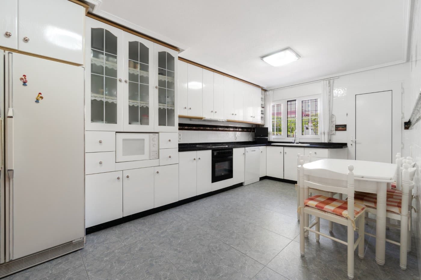 5 soverom Villa til salgs i La Veleta med svømmebasseng garasje - € 1 200 000 (Ref: 8371031)