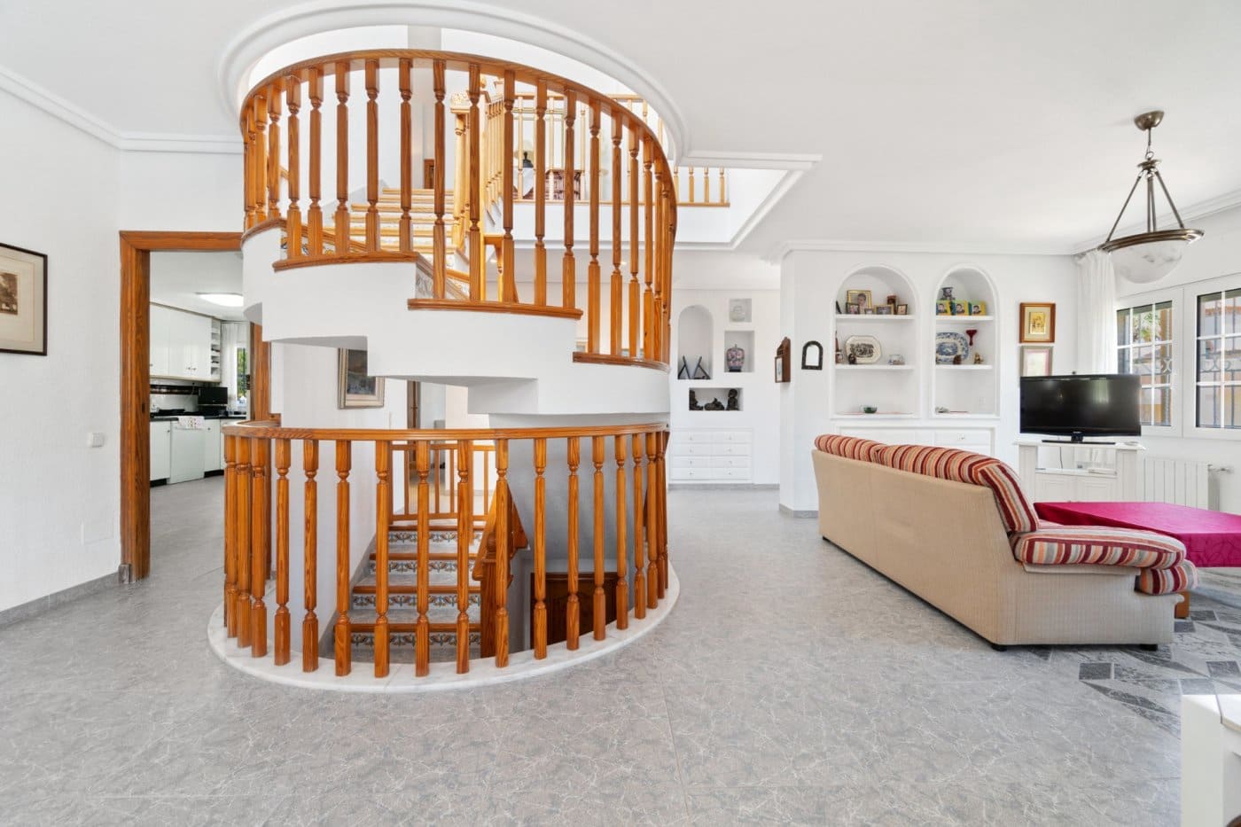 5 soverom Villa til salgs i La Veleta med svømmebasseng garasje - € 1 200 000 (Ref: 8371031)