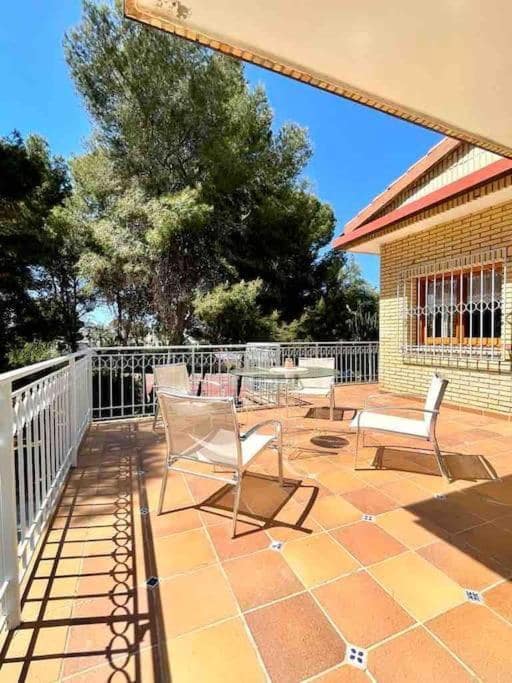 4 Zimmer Villa zu verkaufen in Campoamor mit Pool - 850.000 € (Ref: 8448452)