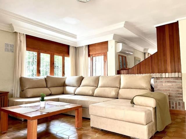 4 Zimmer Villa zu verkaufen in Campoamor, Orihuela mit Pool - 850.000 € (Ref: 8448452)