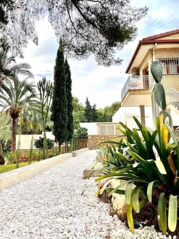 4 Zimmer Villa zu verkaufen in Campoamor, Orihuela mit Pool - 850.000 € (Ref: 8448452)