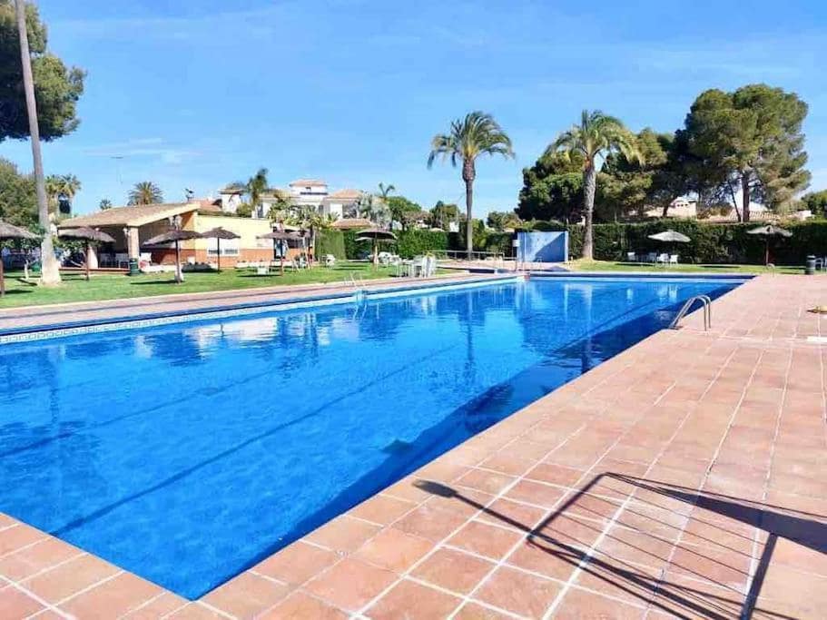 4 Zimmer Villa zu verkaufen in Campoamor mit Pool - 850.000 € (Ref: 8448452)