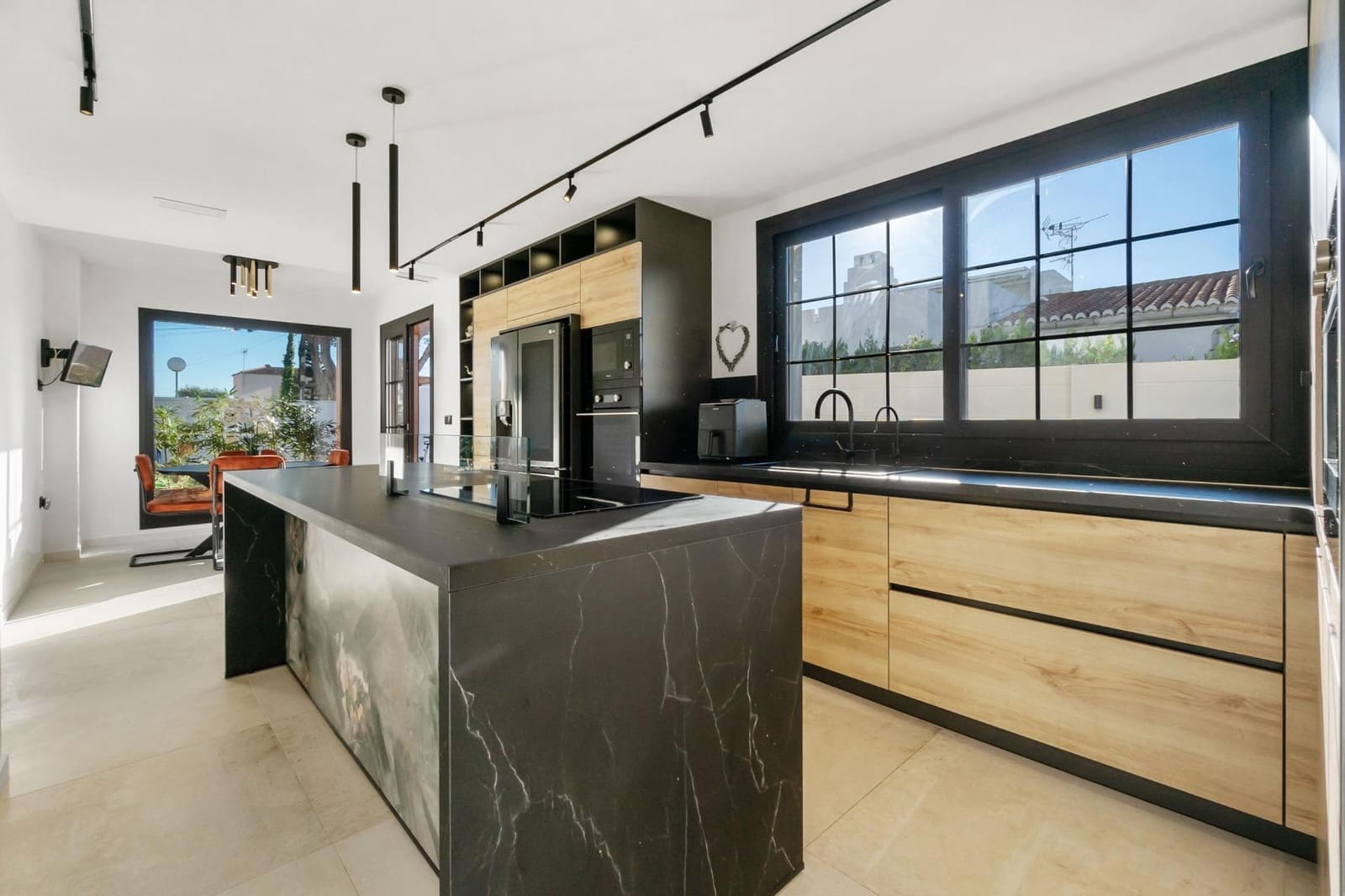 5 sovrum Villa till salu i Torrevieja med pool garage - 1 250 000 € (Ref: 8706992)