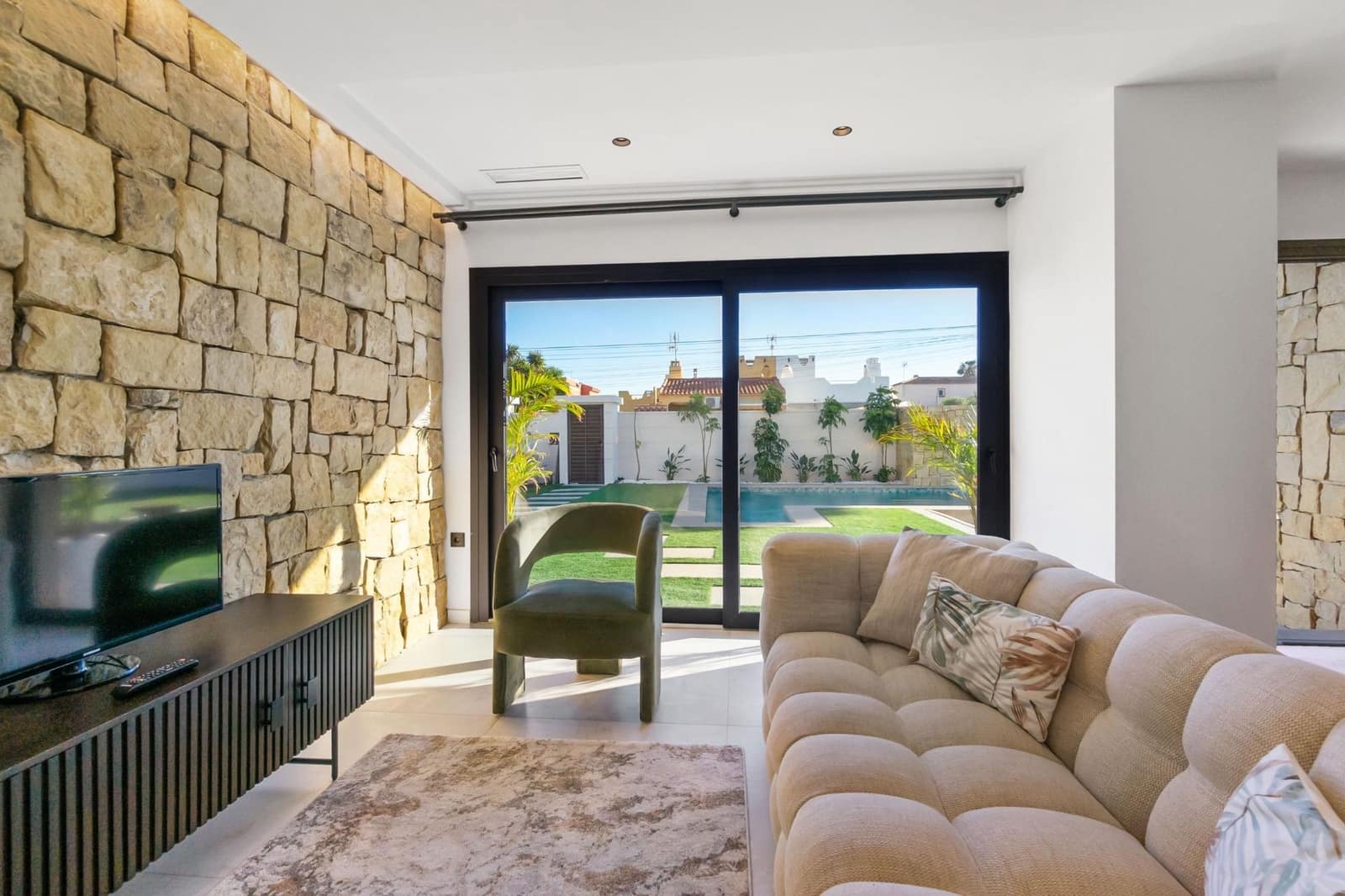 5 sovrum Villa till salu i Torrevieja med pool garage - 1 250 000 € (Ref: 8706992)