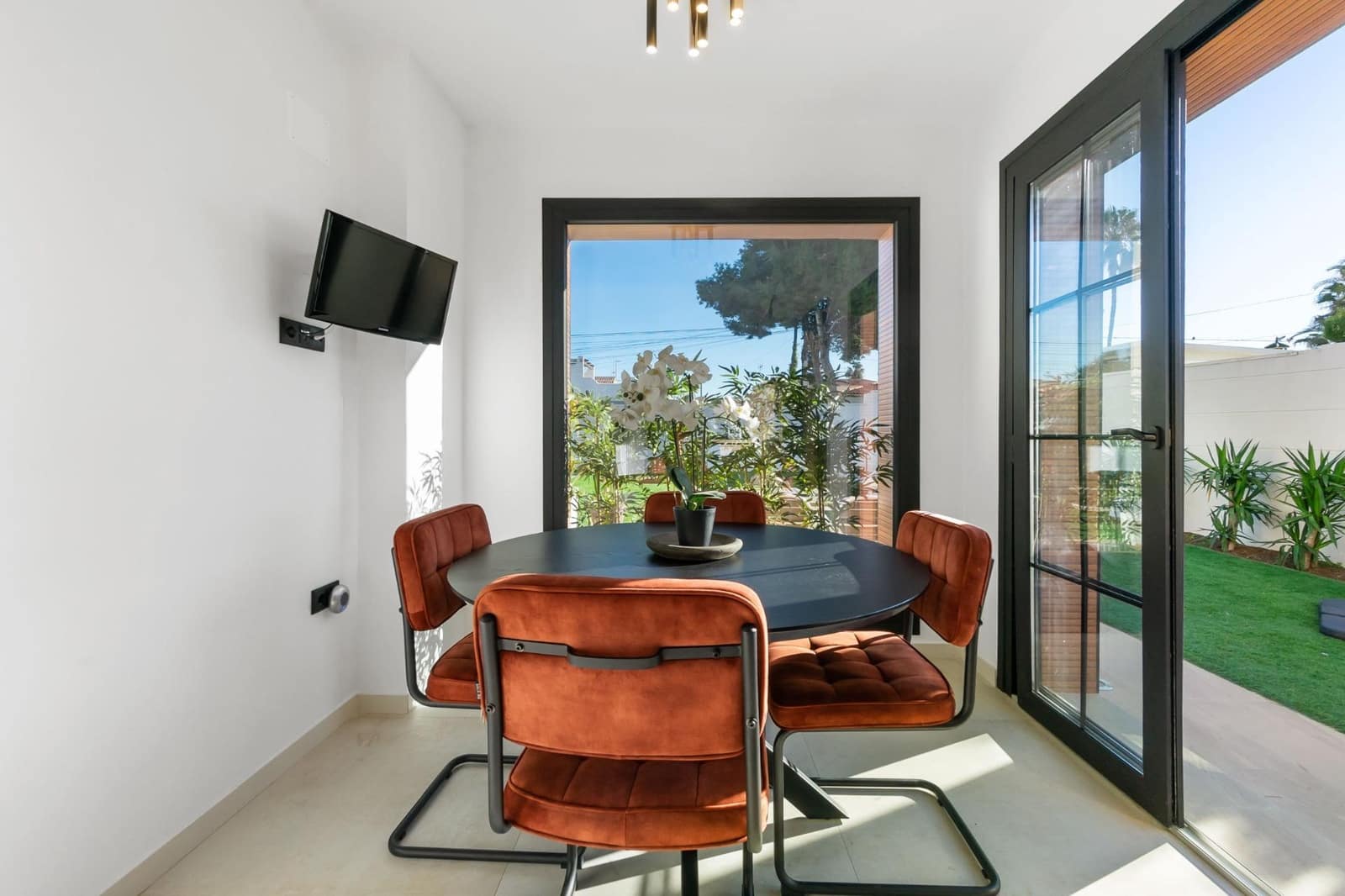 5 sovrum Villa till salu i Torrevieja med pool garage - 1 250 000 € (Ref: 8706992)