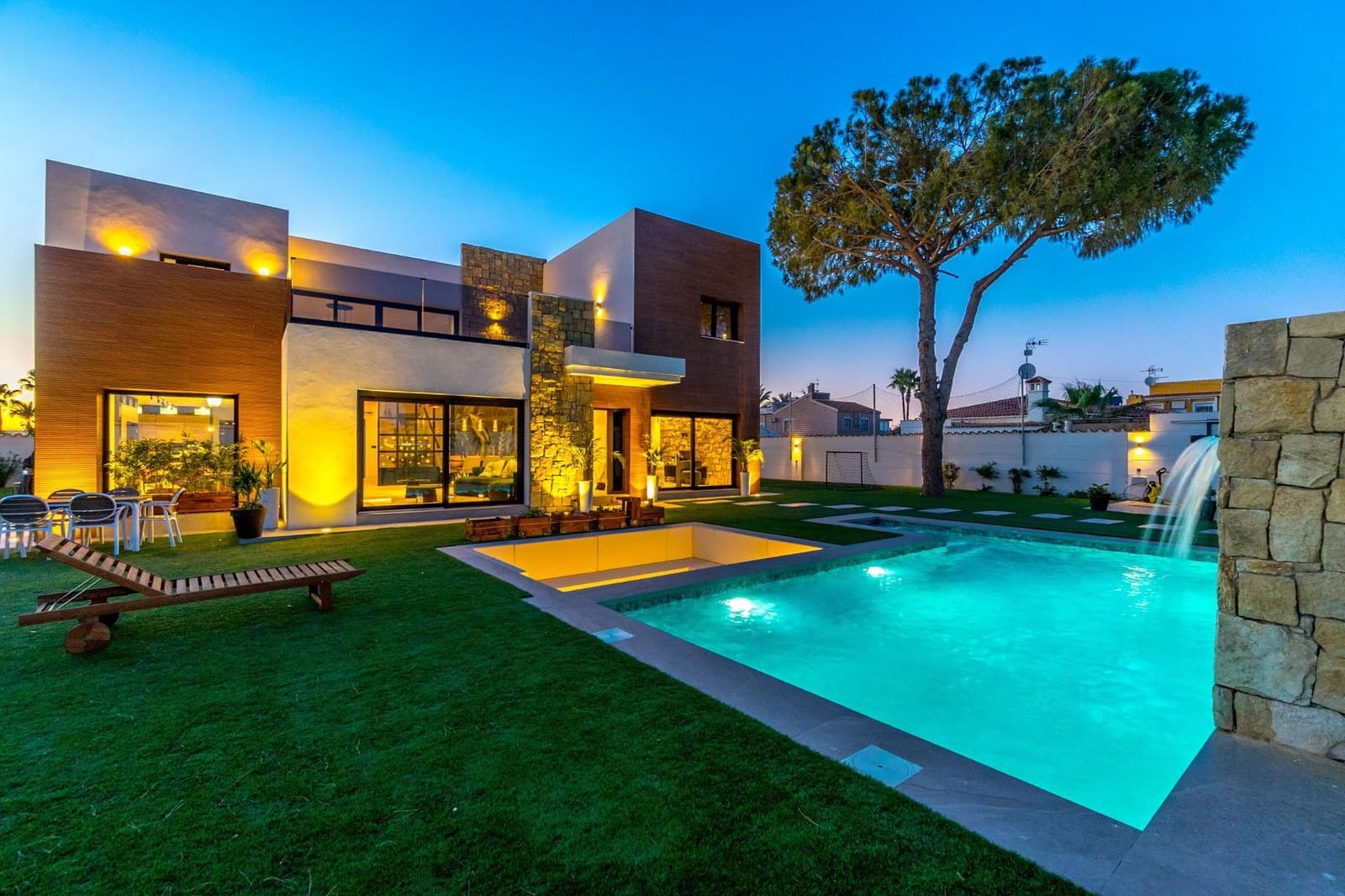 5 sovrum Villa till salu i Torrevieja med pool garage - 1 250 000 € (Ref: 8706992)