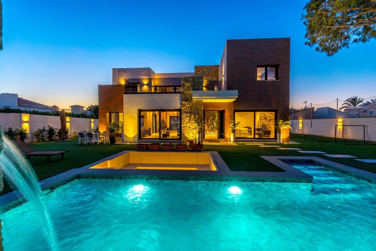 5 sovrum Villa till salu i Torrevieja med pool garage - 1 250 000 € (Ref: 8706992)