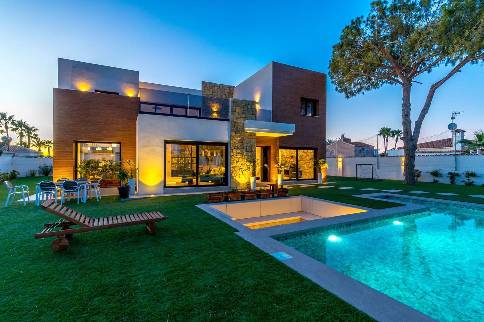 5 sovrum Villa till salu i Torrevieja med pool garage - 1 250 000 € (Ref: 8706992)