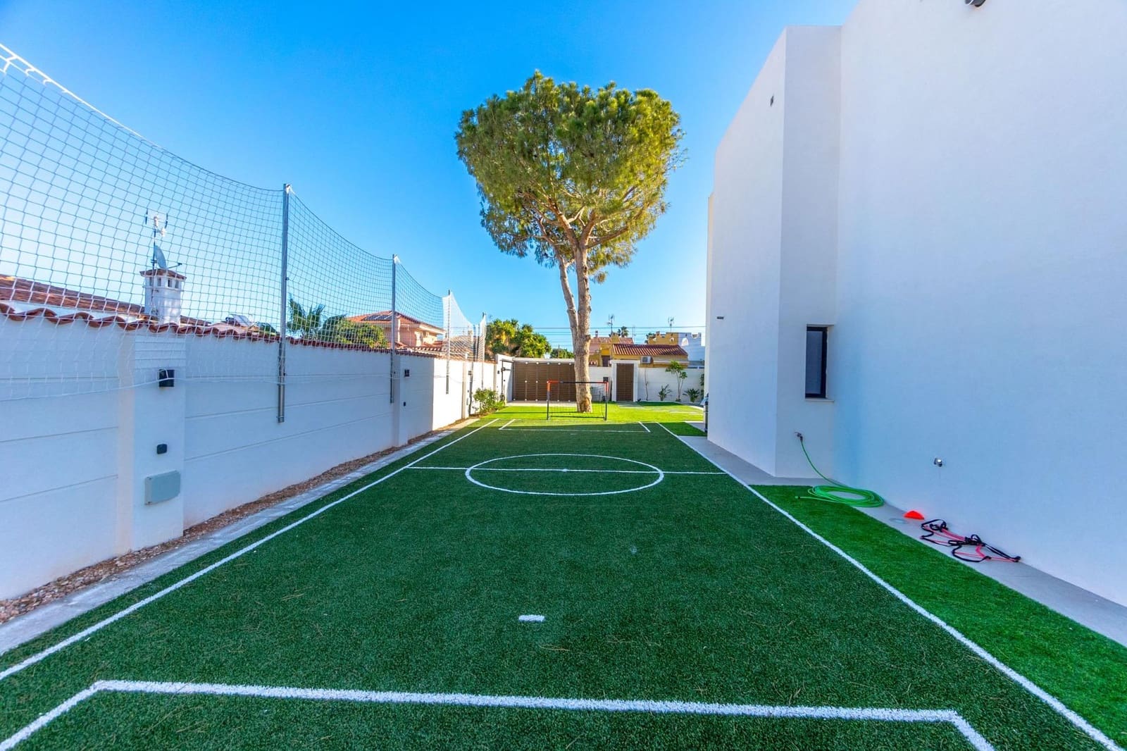 5 sovrum Villa till salu i Torrevieja med pool garage - 1 250 000 € (Ref: 8706992)